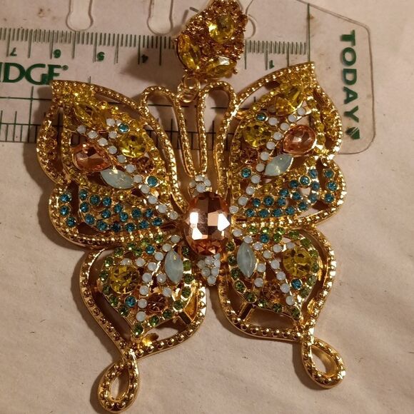 Akira Mega Statement Rhinestone And Gold Butterfly Post Earrings - Picture 7 of 8